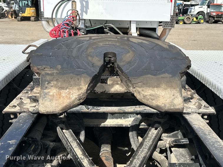 image for item EG1464 2012 Kenworth  T800 semi truck