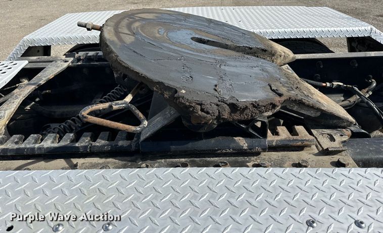 image for item EG1464 2012 Kenworth  T800 semi truck