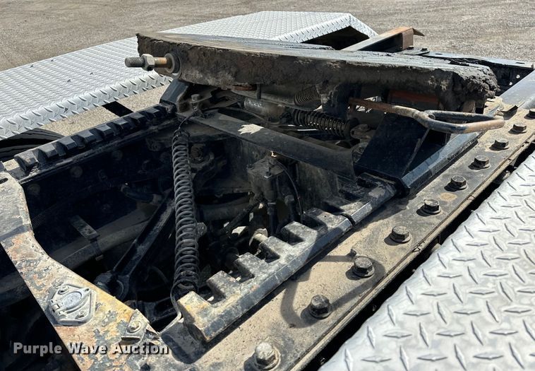 image for item EG1464 2012 Kenworth  T800 semi truck