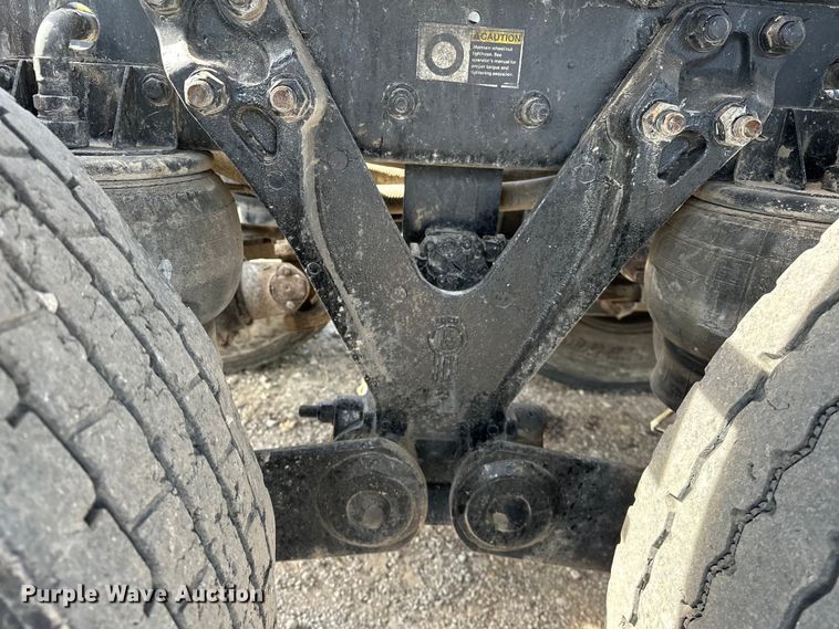 image for item EG1464 2012 Kenworth  T800 semi truck