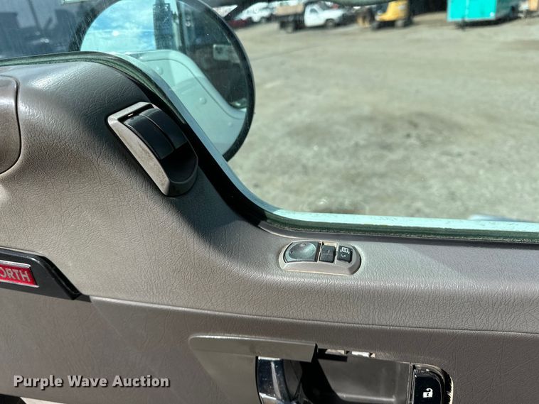 image for item EG1464 2012 Kenworth  T800 semi truck