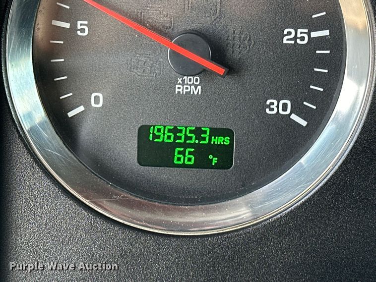 image for item EG1464 2012 Kenworth  T800 semi truck