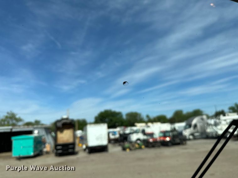 image for item EG1464 2012 Kenworth  T800 semi truck