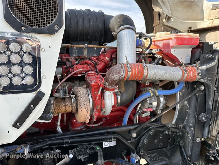 image for item EG1464 2012 Kenworth  T800 semi truck