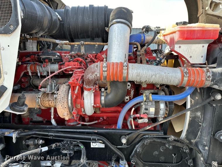 image for item EG1464 2012 Kenworth  T800 semi truck