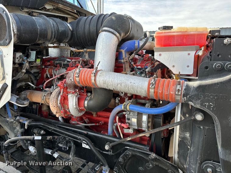 image for item EG1464 2012 Kenworth  T800 semi truck