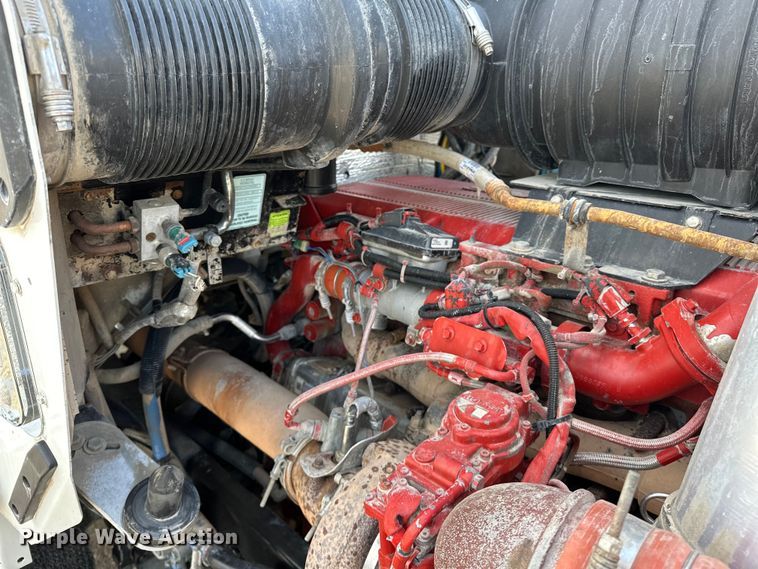 image for item EG1464 2012 Kenworth  T800 semi truck