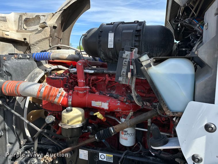 image for item EG1464 2012 Kenworth  T800 semi truck