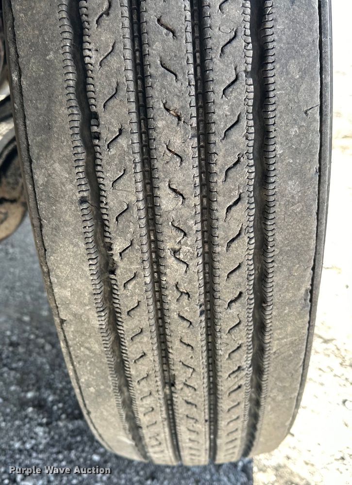 image for item EG1464 2012 Kenworth  T800 semi truck