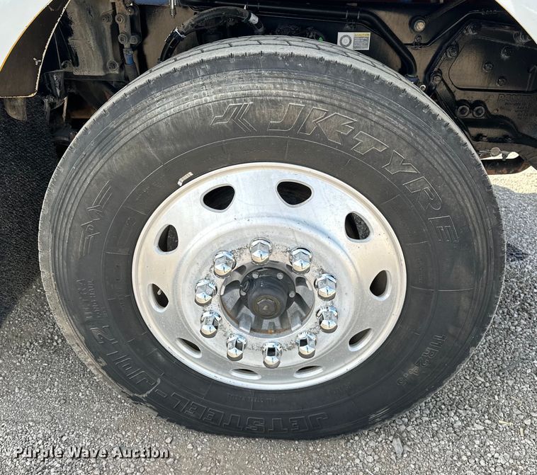 image for item EG1464 2012 Kenworth  T800 semi truck