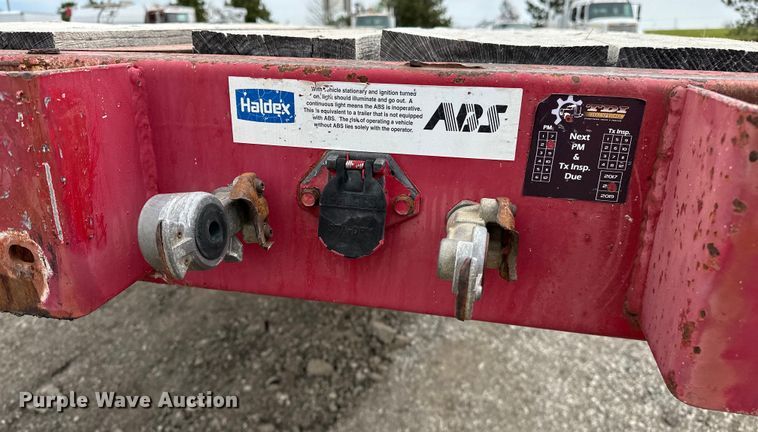 image for item EG1469 2001 Great Dane flatbed trailer