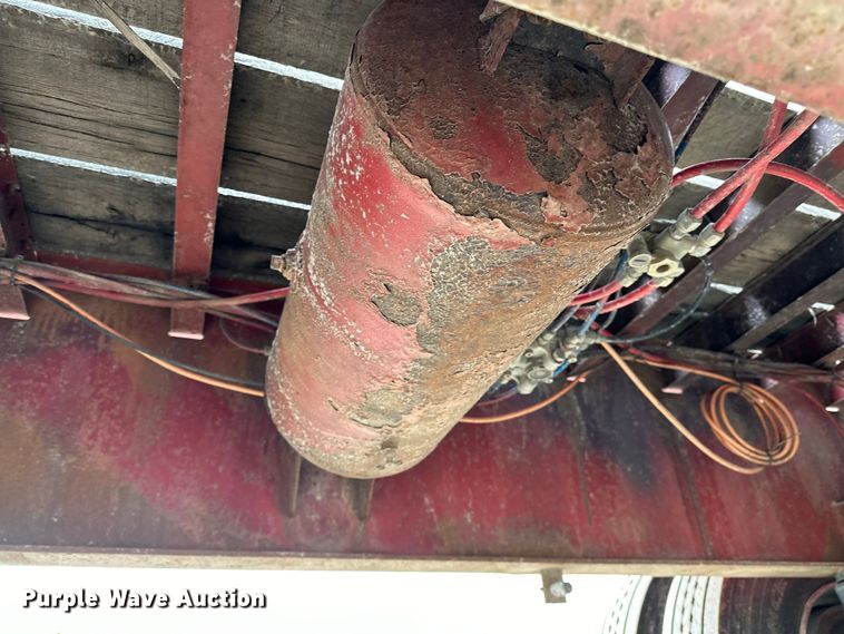 image for item EG1469 2001 Great Dane flatbed trailer