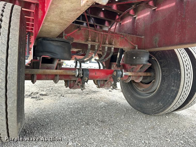 image for item EG1469 2001 Great Dane flatbed trailer