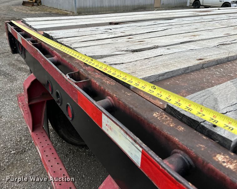 image for item EG1469 2001 Great Dane flatbed trailer