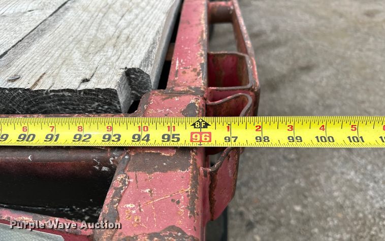 image for item EG1469 2001 Great Dane flatbed trailer