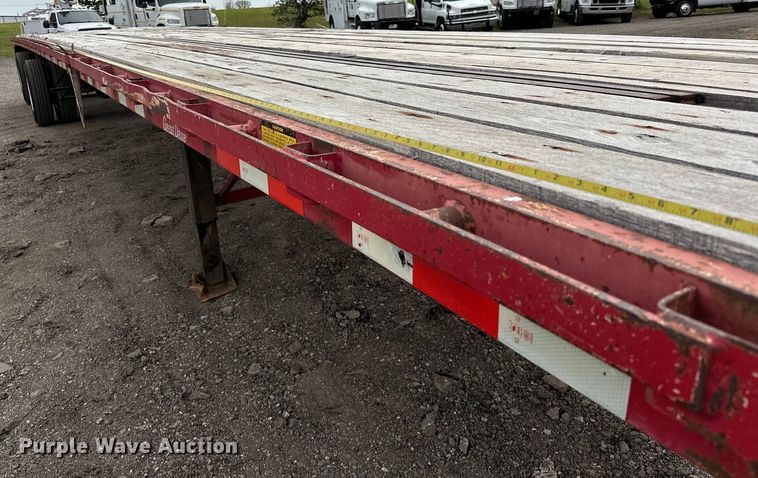 image for item EG1469 2001 Great Dane flatbed trailer