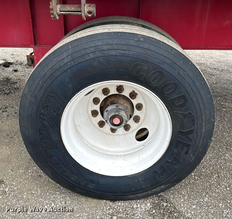 image for item EG1469 2001 Great Dane flatbed trailer