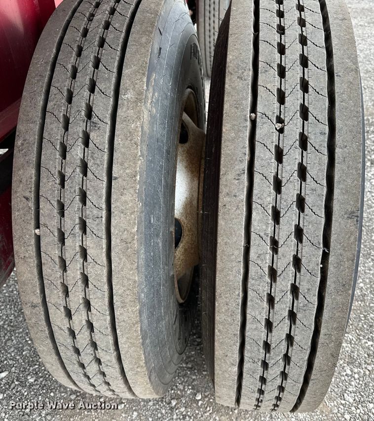 image for item EG1469 2001 Great Dane flatbed trailer