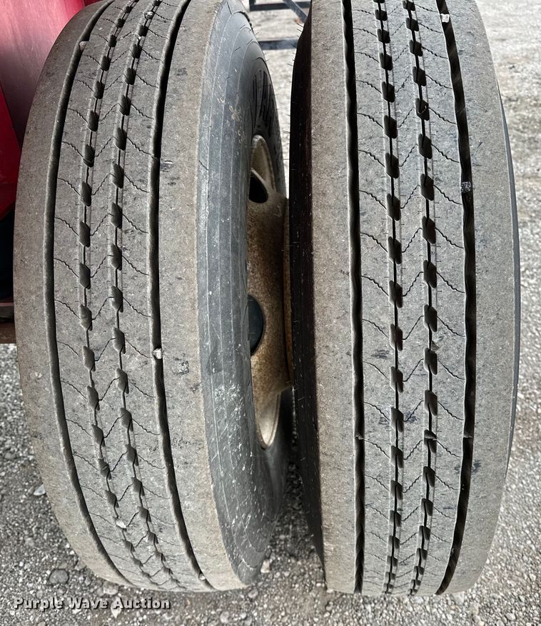 image for item EG1469 2001 Great Dane flatbed trailer