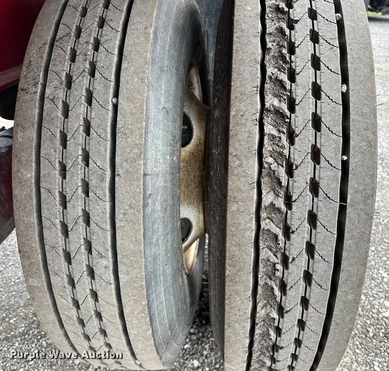 image for item EG1469 2001 Great Dane flatbed trailer