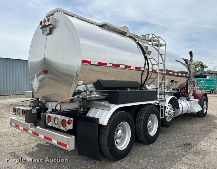 image for item EG1481 2015 Kenworth  T800 tank truck