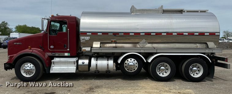 image for item EG1481 2015 Kenworth  T800 tank truck