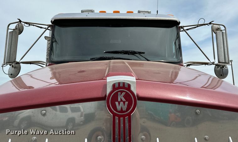 image for item EG1481 2015 Kenworth  T800 tank truck