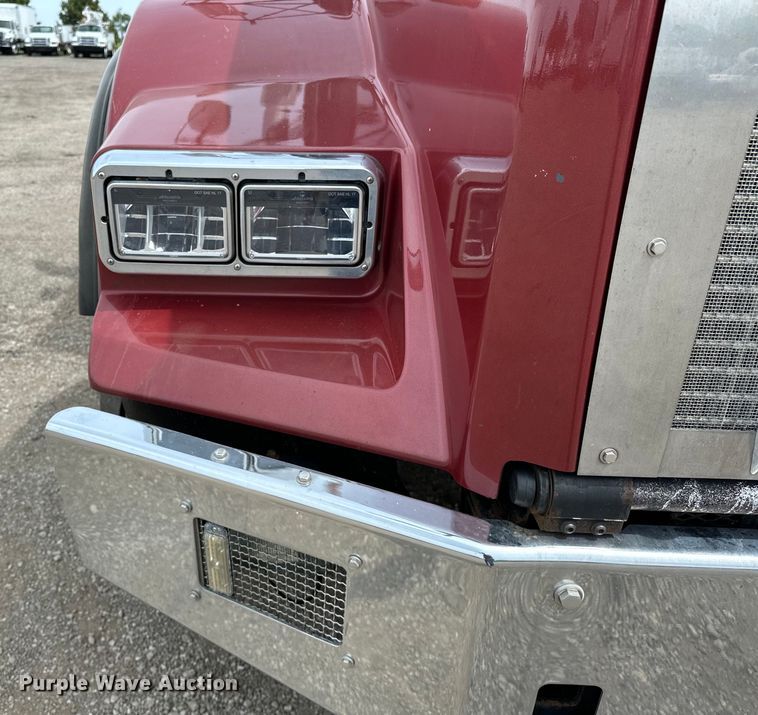 image for item EG1481 2015 Kenworth  T800 tank truck