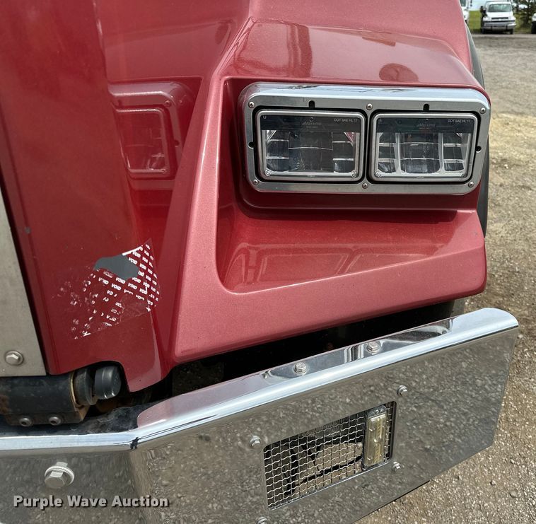 image for item EG1481 2015 Kenworth  T800 tank truck