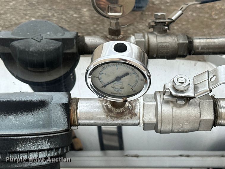 image for item EG1481 2015 Kenworth  T800 tank truck