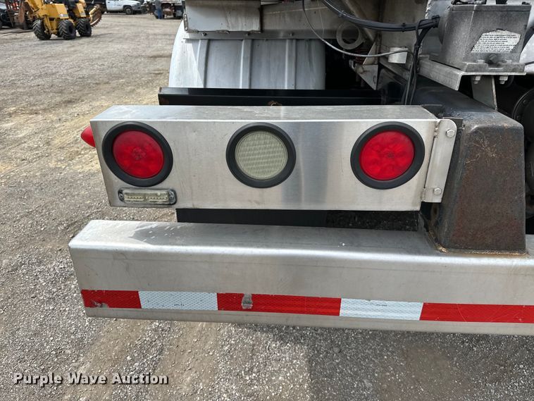 image for item EG1481 2015 Kenworth  T800 tank truck