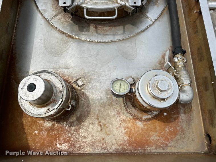 image for item EG1481 2015 Kenworth  T800 tank truck