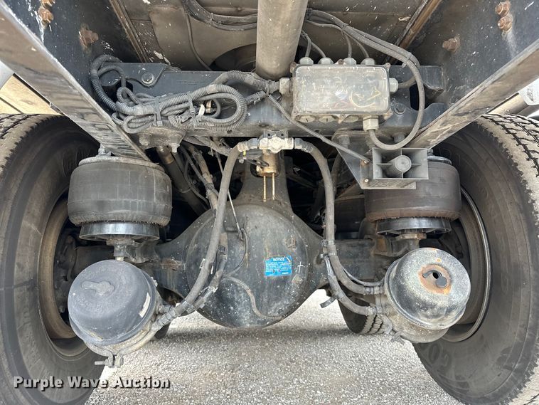 image for item EG1481 2015 Kenworth  T800 tank truck