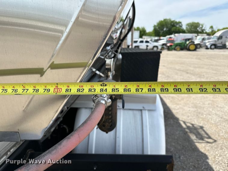 image for item EG1481 2015 Kenworth  T800 tank truck