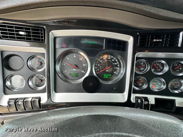 image for item EG1481 2015 Kenworth  T800 tank truck