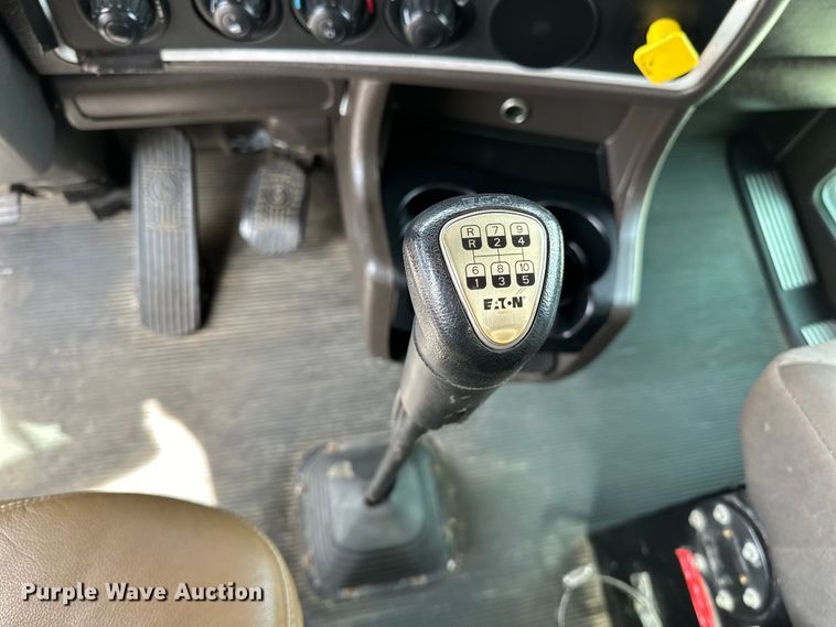 image for item EG1481 2015 Kenworth  T800 tank truck