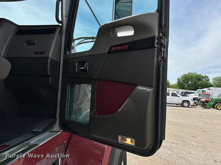 image for item EG1481 2015 Kenworth  T800 tank truck