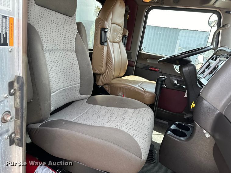 image for item EG1481 2015 Kenworth  T800 tank truck