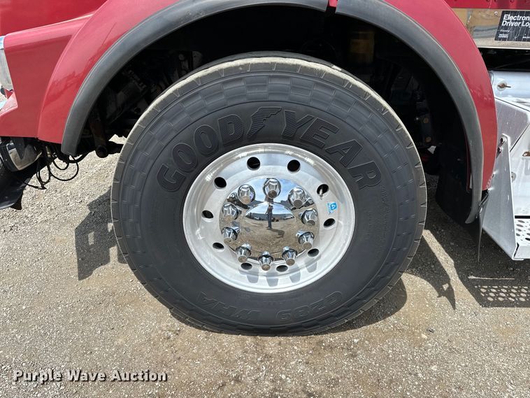 image for item EG1481 2015 Kenworth  T800 tank truck