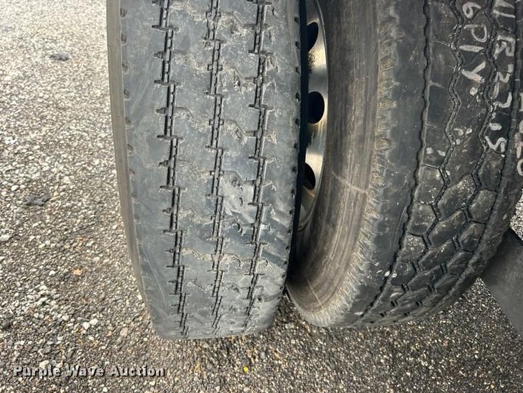 image for item EG1481 2015 Kenworth  T800 tank truck