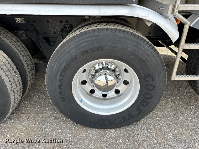 image for item EG1481 2015 Kenworth  T800 tank truck