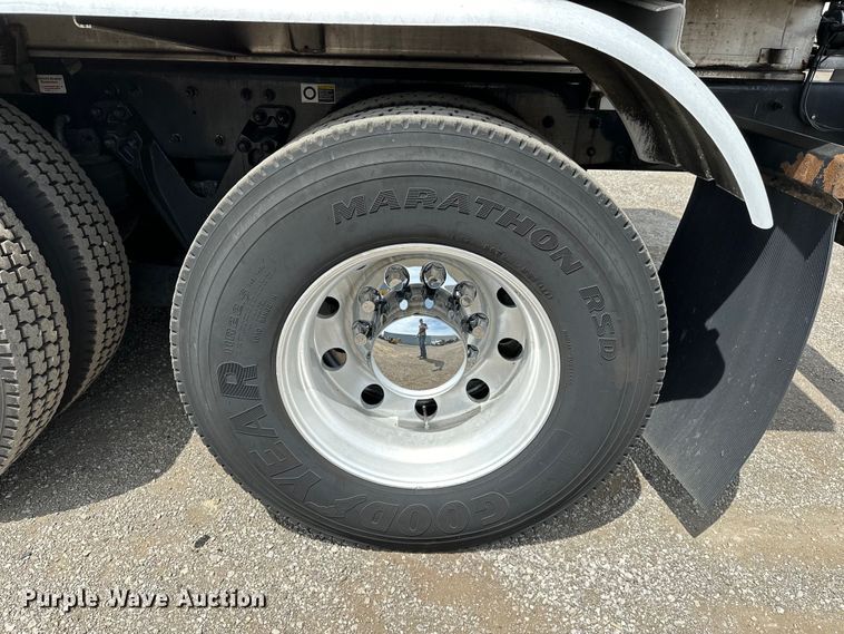 image for item EG1481 2015 Kenworth  T800 tank truck