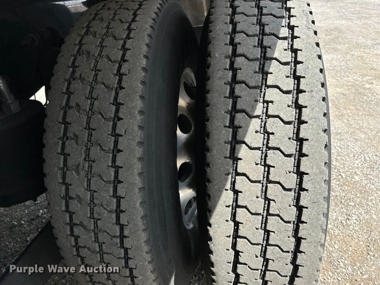 image for item EG1481 2015 Kenworth  T800 tank truck