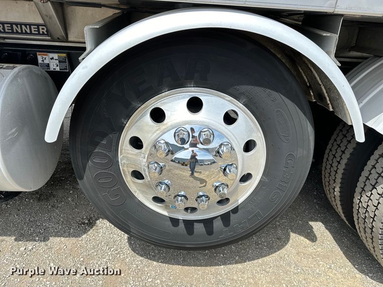 image for item EG1481 2015 Kenworth  T800 tank truck