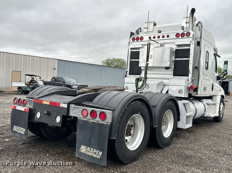 image for item EG1507 2016 Freightliner  Cascadia semi truck