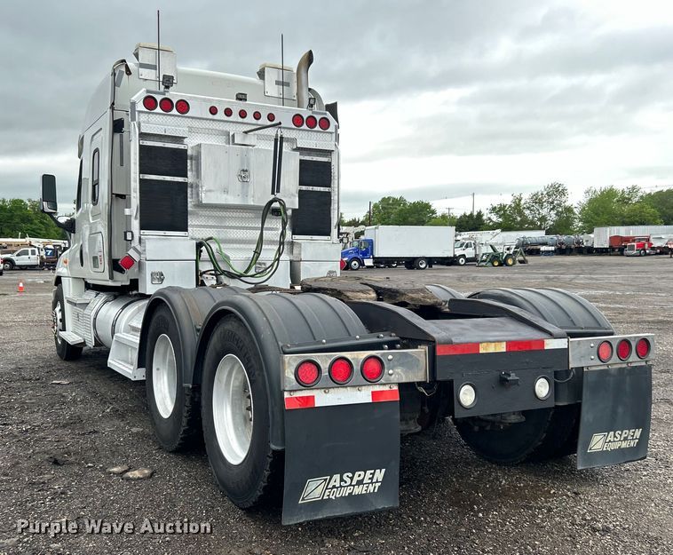 image for item EG1507 2016 Freightliner  Cascadia semi truck