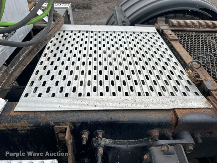 image for item EG1507 2016 Freightliner  Cascadia semi truck