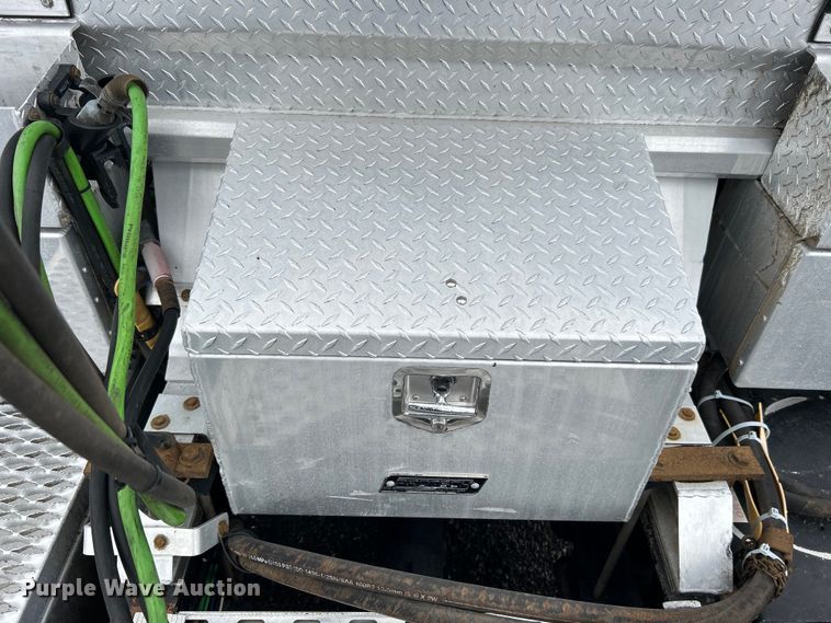 image for item EG1507 2016 Freightliner  Cascadia semi truck