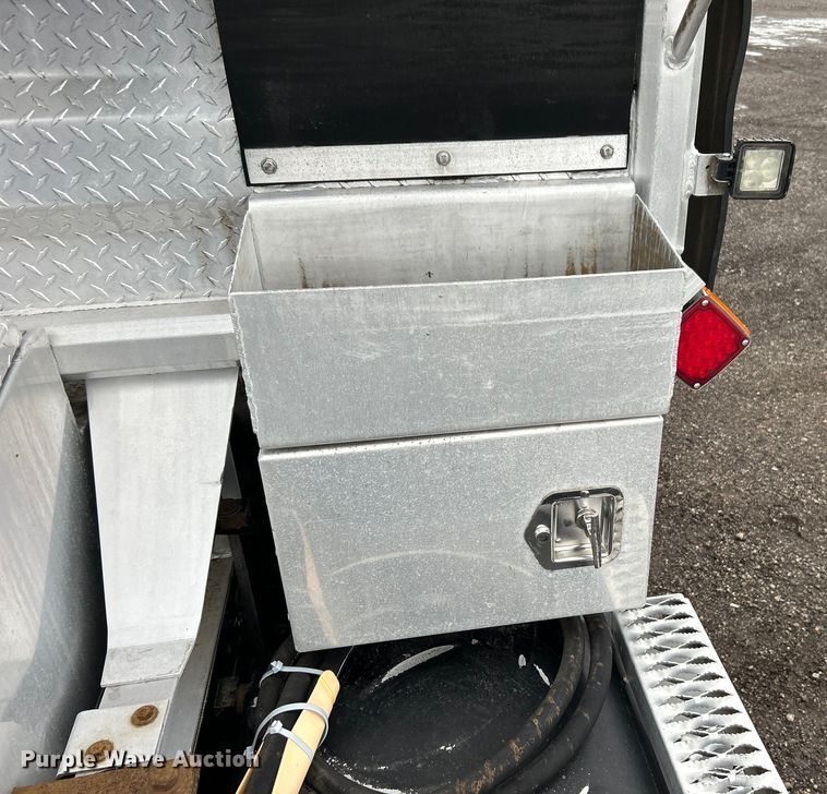 image for item EG1507 2016 Freightliner  Cascadia semi truck