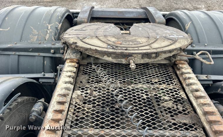 image for item EG1507 2016 Freightliner  Cascadia semi truck